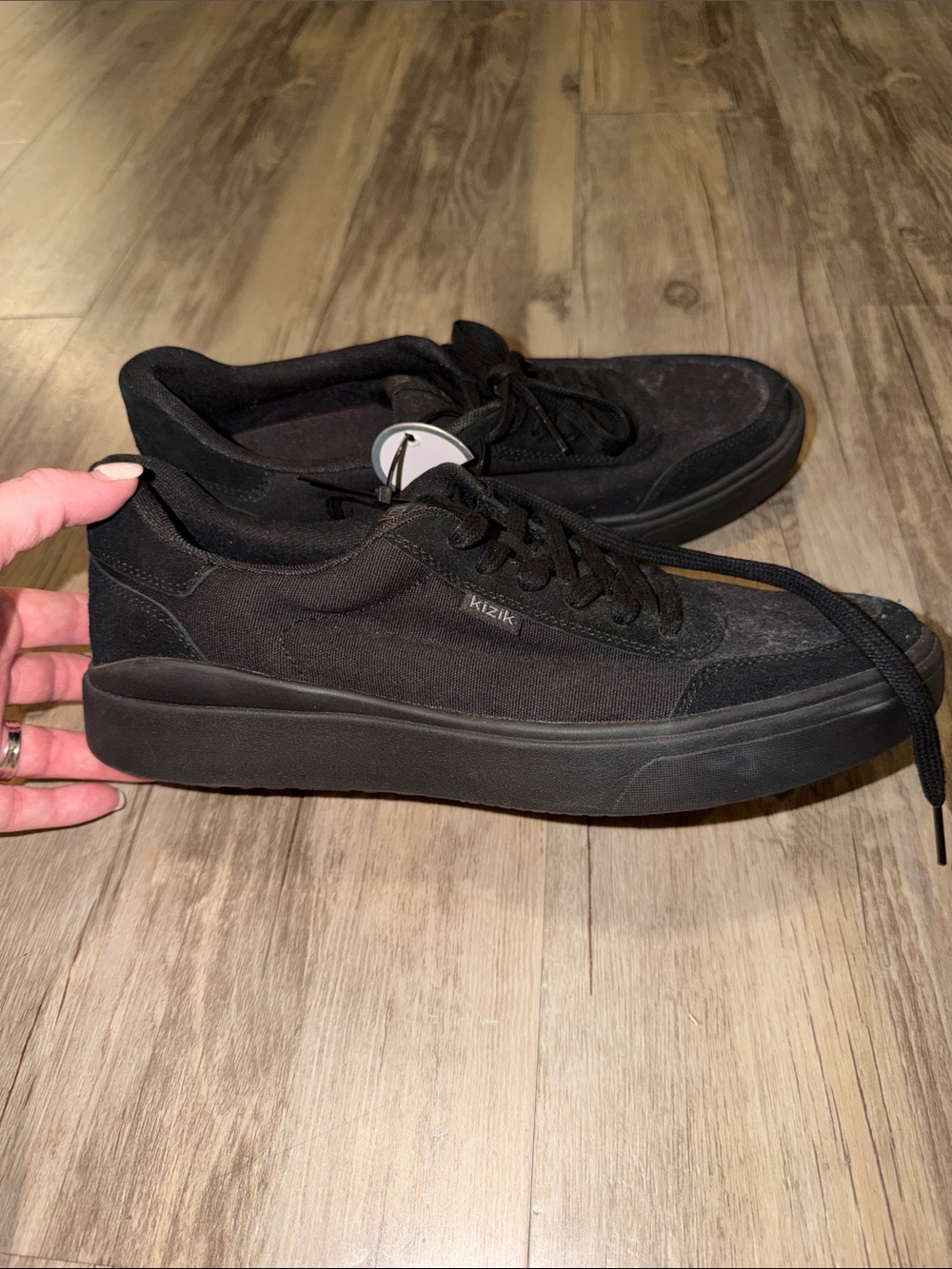 Men’s Black Low-Profile Everyday Sneakers